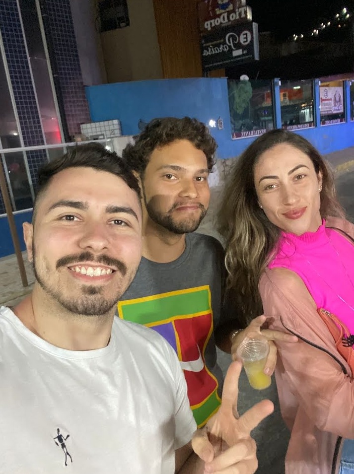 Família em excursão acompanhada pelo guia Felipe