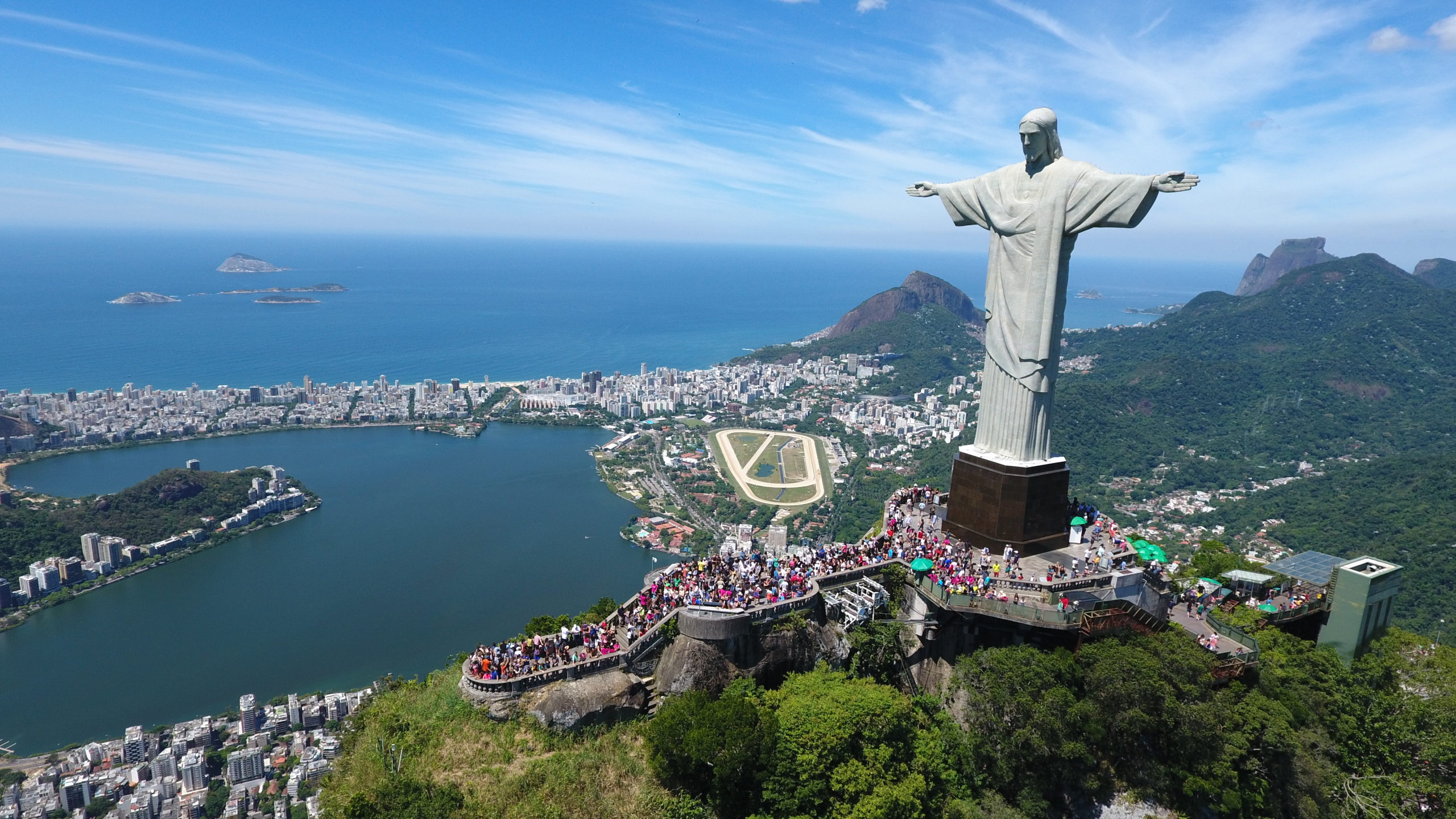 Vista do Rio de Janeiro com Pão de Açúcar e mar